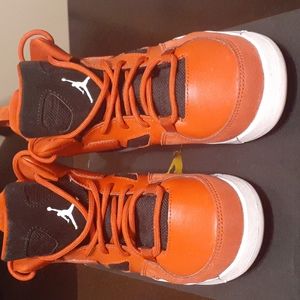 Boys Youth Nike Size 2.5